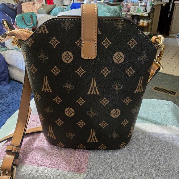 Fashion Floral Monogram Small Crossbody Bag - Picture 3 of 11